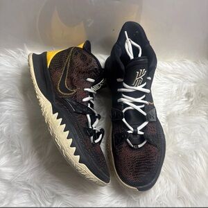 Nike Kyrie 7 Roswell Rayguns